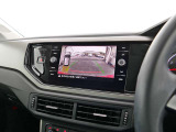 バックモニター搭載で車庫入れ安心!バック中の死角部分がモニターに映し出されるので安全性アップ!前後パークセンサーとバックカメラで車庫入れも安心です。