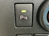 パーキングセンサーシステムは走行中に障害物が迫ると音と表示でお知らせ、低速走行時時の安心感を高めます