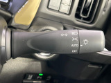 【オートライト】周りの明るさに応じて自動でヘッドライトの点灯・消灯ができる機能です!ライトの付け忘れ・消し忘れなどが無くなり、雨の日や夕方の走行も安心!トンネル通過時も便利ですね♪