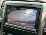 【バックカメラ】運転席から画面上で安全確認ができます。駐車が苦手な方にもオススメな便利機能です。