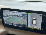 空から車を見たような「アラウンドビューモニター」!車の周りが一目で確認できるので、小さなお子様や障害物があっても安心して乗ることができます。