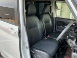 運転席もゆったりとお座り頂けます。