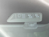 【三菱e-Assist】走行中に前方の車両等を認識し、衝突しそうな時は警報とブレーキで衝突回避と被害軽減をアシスト。より安全にドライブをお楽しみいただけます。