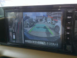 【アラウンドビューモニター】空から見下ろした映像がナビ画面にて確認可能です。駐車もラクラクですよ♪