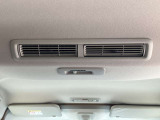 サーキュレーター付きなので車内の温度を下げてくれますので、後席も快適です