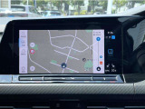 スマートフォン用アプリ[Apple CarPlay][Android Auto]対応の純正ナビ Discover Pro を装備、ラジオ、地デジTV、Bluetoothハンズフリー通話にも対応。