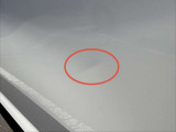 左リヤドア部の凹みの写真です。修理も受け付けておりますのでお気軽にスタッフへご相談ください!