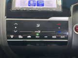 手の届きやすいところで簡単操作ができるオートエアコン。オールシーズンお好みの温度調節ができます。
