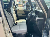 快適に運転できるドライブポジション!運転席シートリフターとシートスライドで、無理のない運転姿勢がとれます。