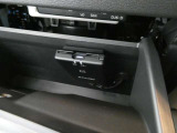 ここに ETC付いております。高速道路の料金所もスイスイ♪ ETCカードの申し込みは日産カードがおすすめ!!!「安心」「おトク」「便利」で皆さまのカーライフをサポートする特典満載のカードです。