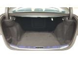 ヘッドアップディスプレー・・・フロントウインドウに車速やナビゲーション情報を投影する新装備です。走行中わずかな視点移動で情報が得られます