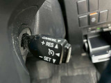 高速道路で便利な【クルーズコントロール】も装着済み。アクセルを離しても一定速度で走行ができる装備です。加速減速もスイッチ操作でOKです。