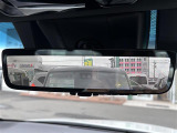 【デジタルルームミラー】車両後方カメラの映像をルームミラーに映すことが出来ます。 そのため、後席に人や荷物があって後方が見えづらい場合でもしっかり視界を確保することが出来ます。