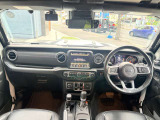 機能性とデザイン性を兼ね備えたインパネ。