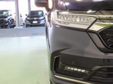 LEDヘッドライトは、点灯の瞬間から光量を発揮し、突然暗くなるトンネルなどでの安定感を高めます。