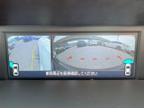【フロント&サイドカメラ】ドライバーから見にくい死角部分を映像で確認できる前方と左側面にカメラを装着。見通しがきかない場所や住宅密集地などを運転することが多い人におすすめの安心装備です。