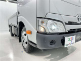 明るいライトが夜道を明るく照らしてくれます。 運転する上で、道路状況をいかに早く認識できるか重要なポイントです。 白色光が暗い道も明るく照らしてくれますよ。