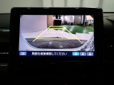 バックも安心のリアカメラ付いています。リアカメラがあると、いつでも安全にバックできますね。死角も減ります。3ビュー切り替え、ガイド線表示なので便利です。