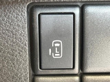 【パワースライドドア】スマートキーや運転席のスイッチでスライドドアの開閉が可能♪電動だから力を入れてドアを開ける必要が無く、小さいお子様でも、重い荷物を持っている時もラクに開け閉めできます♪