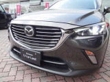 シャープなヘッドライトが、CX-3の上質な印象を引き立てます。