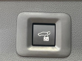 【パワーバックドア】スマートキーや運転席のボタンを押すだけでリアゲートが自動で開閉します!荷物を持っている時や、高い位置にあるバックドアを閉める際に便利な機能です♪