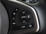 ◆アダプティブクルーズコントロール◆予め設定した車速内でクルマが自動的に加減速。前走車との適切な車間距離を維持しながら追従走行します。【LKAS】車線維持支援システムでステアリング操作を支援。