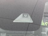 【三菱e-Assist】走行中に前方の車両等を認識し、衝突しそうな時は警報とブレーキで衝突回避と被害軽減をアシスト。より安全にドライブをお楽しみいただけます。
