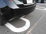 障害物を感知するセンサー付きです。狭い場所や暗いところで運転者が見落としてもブザーで知らせてくれます。