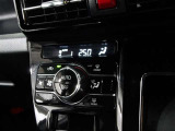車内の温度管理に便利なオートエアコン☆