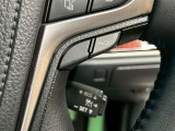 【レーダークルーズコントロール】ミリ波レーダーが車間距離を測って設定車速内で車速に比例した車間距離を保ちながら追従走行する装置で近づきすぎたときは自動でブレーキし、離れすぎたときには自動増速もする。