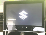 【大画面ナビ】人気の大型9インチナビを装備。存在感のある大画面はインパクト大!ナビ利用時のマップ表示は見やすく、テレビやDVDは臨場感がアップ!いつものドライブがグッと楽しくなります♪