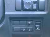 運転席周りの各種スイッチ類。電動格納ミラーや横滑り防止装置に加え、電装系のコントロールスイッチも集約されています