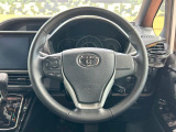 【純正革巻きステアリング】上質な革を使用することで、手にしっかり馴染みとても運転しやすいハンドルです♪