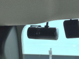 万が一の瞬間も、純正ドラレコで安心。事故やトラブル、あおり運転の記録をしっかり残してくれるから、後の手続きもスムーズに。映像で残せる安心はドライバーにとって何よりの心の支え。安全運転の新常識です。