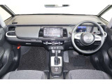 操作性に優れた運転席となります!小物入れや各ボタンの配置にこだわり、使いやすいです!座り心地もよく視認性も良好なのでロングドライブもお任せ下さい!