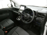 見通しのよいすっきりとした視界で、誰でも運転しやすいです。運転のしやすさは疲れにくさにも繋がりますよ♪