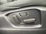 シートメモリー機能を備える10WAYパワーシートを装備!体格や好みに応じたポジションをスムーズに調整できます。