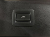 【パワーバックドア】スマートキーや運転席のボタンを押すだけでリアゲートが自動で開閉します!荷物を持っている時や、高い位置にあるバックドアを閉める際に便利な機能です♪