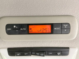 【リアオートエアコン】広い後部座席には必須の機能!風量や温度を自動で調整し前席と同様な車内環境にしてくれるリアオートエアコンを装備。夏の暑さも冬の寒さもストレスなく快適にお過ごしいただけます♪