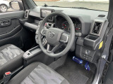 【運転席】座り心地が良いシートなので長時間の運転でも快適にお過ごしいただけます。新品のフロアマットのご注文も可能です。掲載箇所以外にご希望の写真がございましたらお気軽にお問い合わせ下さい。