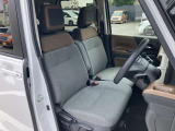 納車時にメンテナンスノートをお渡しします。おクルマの点検整備や保証内容がきちんと記録されているから安心です。メンテナンスは安心と信頼の日産サービス工場で。