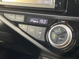 【オートエアコン】一度お好みの温度に設定すれば、車内の温度を検知し風量や温度を自動で調整。暑い&hellip;寒い&hellip;と何度もスイッチ操作をする必要はありません。快適な車内空間には必須の機能ですね♪
