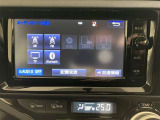 純正ナビが装着されており、CD・DVD再生・フルセグTVを見ることができるので快適にドライブを楽しめます。