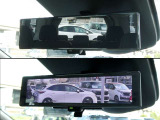 車両後方のカメラ映像をミラー面に映し出して、いつでもクリアな後方視界を確保する、インテリジェントルームミラー!