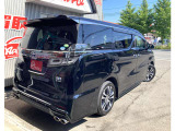 ハイブリッド4WD車。グレードは「ZR」です。