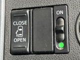 【パワースライドドア】スマートキーや運転席のスイッチでスライドドアの開閉が可能♪電動だから力を入れてドアを開ける必要が無く、小さいお子様でも、重い荷物を持っている時もラクに開け閉めできます♪