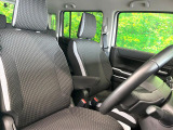 運転席まわりには十分なスペースがあり、大柄な方でもゆったり運転していただける環境です。