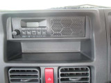 移動中の情報収集やリフレッシュに欠かせないAM/FMラジオチューナー付き。クリアな音質でラジオを楽しめます。