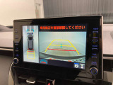 バックカメラの他に上から見下ろしたような画像が見れるアラウンド(全方位)モニター。前後左右を把握できる、すごい機能が装備されています!