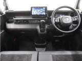 ◆インテリアパネル◆視界広々で非常に運転しやすくロングドライブでも疲れを感じさせないすっきりとまとまったインパネ周りです。